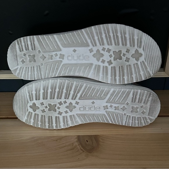 Hey Dude slip on shoes. Size 7 Excellent condition - Picture 5 of 6